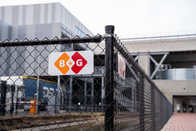 Hekwerk Gaashekwerk Rasterade met bovenbuis Ral 9005