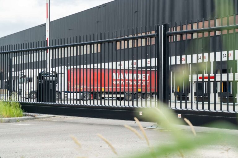 Poorten_Schuifpoort_Eco-Liner Dubbel Rondissade Ral 9005 (2)