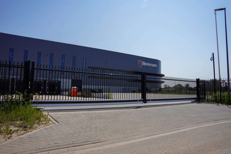 Schuifpoort, type Dubbele S-liner Rondissade Ral 99005